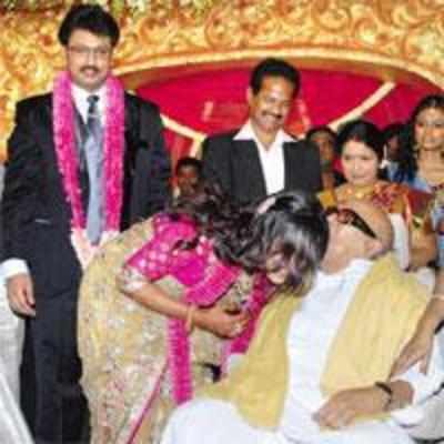 PM, Sonia skip wedding of Karunanidhi's grandson