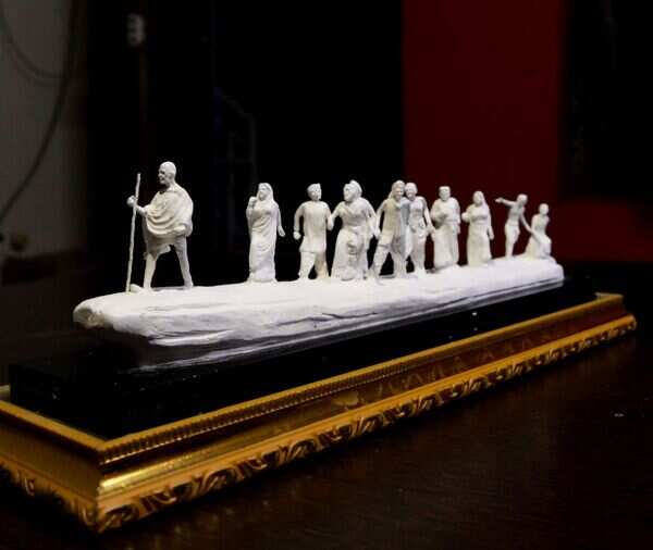 ‘Miniature art should be part of formal art school’