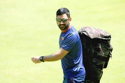 IPL: Why MS Dhoni is not good enough to lead his team