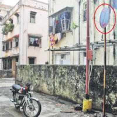 Defying High Court order, residents continue to park in Dadar's no parking zone