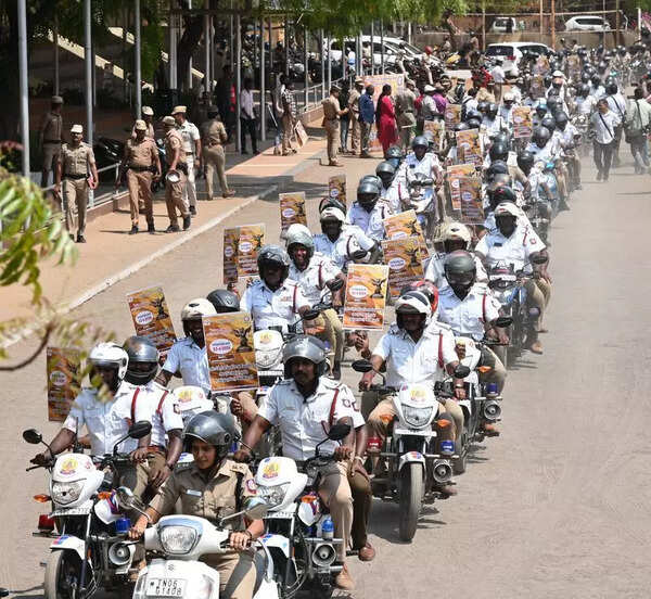 Madurai police take up voter awareness rally