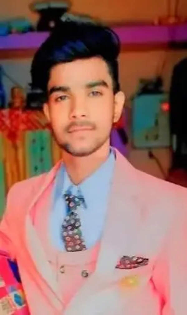 Delivery agent dies after roadways bus hits his bike
