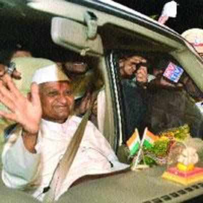 Anna stops at Vashi before proceeding to BKC for 3-day fast