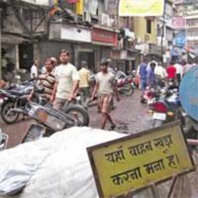 Illegal parking continues to haunt Zaveri Bazaar