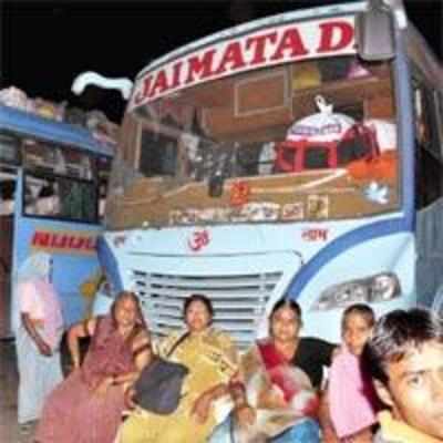 HC takes pity on 300 pilgrims, releases UP buses with minor fine