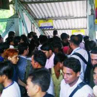 Thane station to get new FOB, commuters to get more space