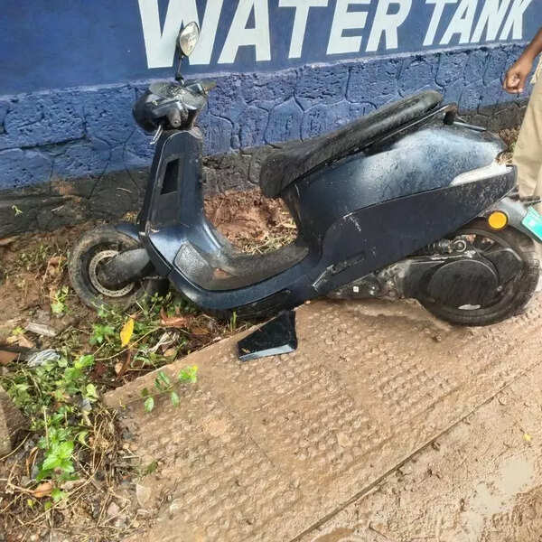Three MBBS students killed in scooter accident in Kozhikode