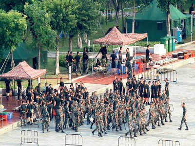 Chinese forces hold drill near Hong Kong