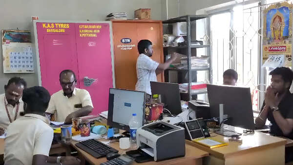 Posing as devotees, HR&CE team catches Tiruchendur temple priests and staff seeking Rs 1,000 for VIP darshan in Tamil Nadu