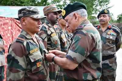 Army Chief Bipin Rawat visit Kashmir amid ceasefire violations