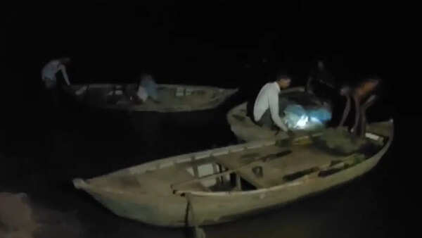 UP: 6 missing, 3 rescued after boat capsizes in Yamuna