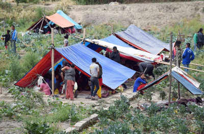 Nepal quake: Rescuers struggle to locate survivors