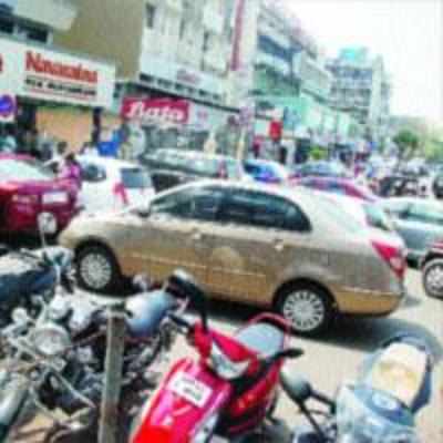 Double parking of cars in sector-17 causes vehicular congestion