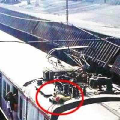 Teenaged rooftop traveller dies after 1,500KV shock