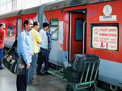 19-yr-old pulls chain, stops Rajdhani for friend