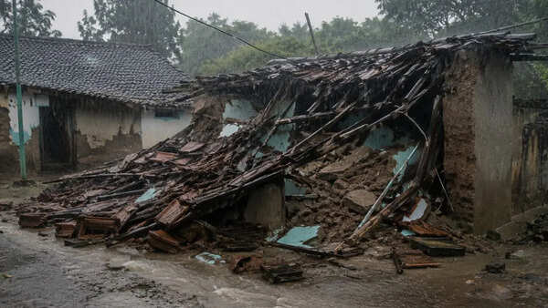 4 of family killed after roof collapses amid heavy rain, strong winds in Karnataka