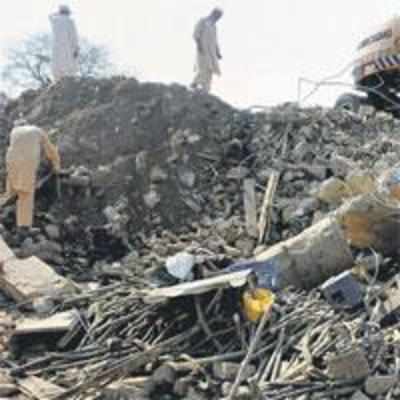 Pakistan aircraft bomb militants