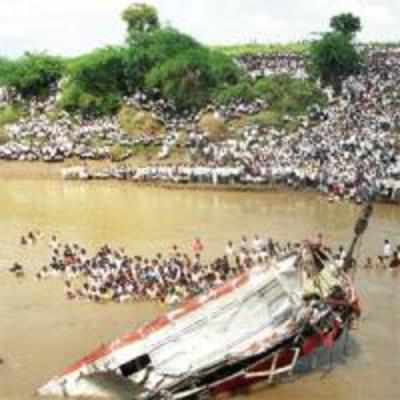 Watery grave for 18 in Buldhana district