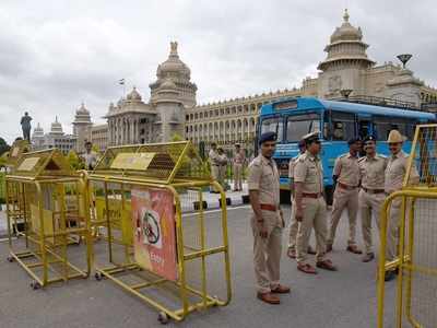 Karnataka Political Crisis: Supreme Court orders status quo till Tuesday on rebel MLAs