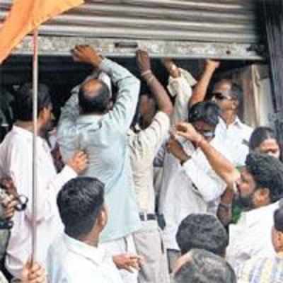 Sena attacks cyber cafe as cops watch