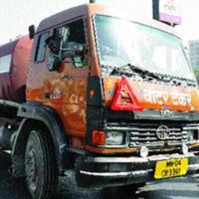 Alert water tanker driver averts bigger accident