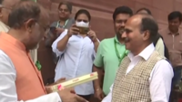 Delhi: Vijay Goel distributes ‘Rakhis’ with pictures of freedom fighters to MPs 