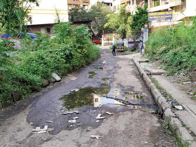 Leaking sewage pipe causes problems for residents in Kharghar