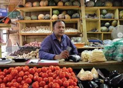Cashless, appy people | Card swipe machine puts this vegetable vendor in currency