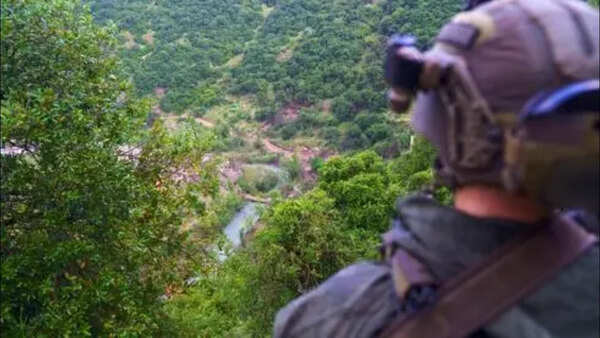Israeli troops conduct raid along south Lebanon's Litani river