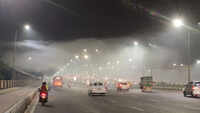 Smog wraps Delhi, hits air quality 