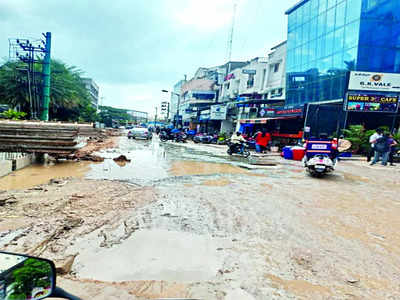 Bad roads trigger commuters in Marathahalli