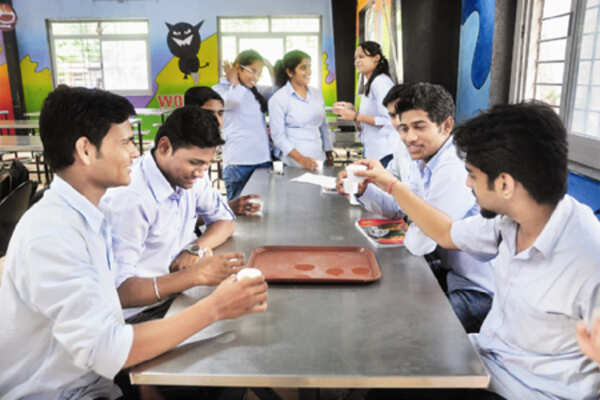 Aurangabad students prefer their college kattas outside campus