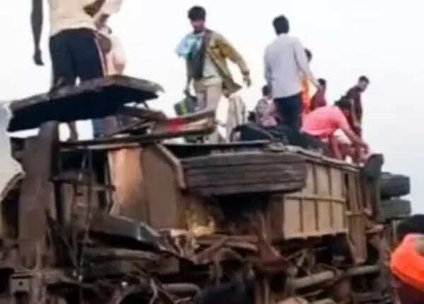 Sleeper bus overturns on Agra expressway; one dead, 30 injured