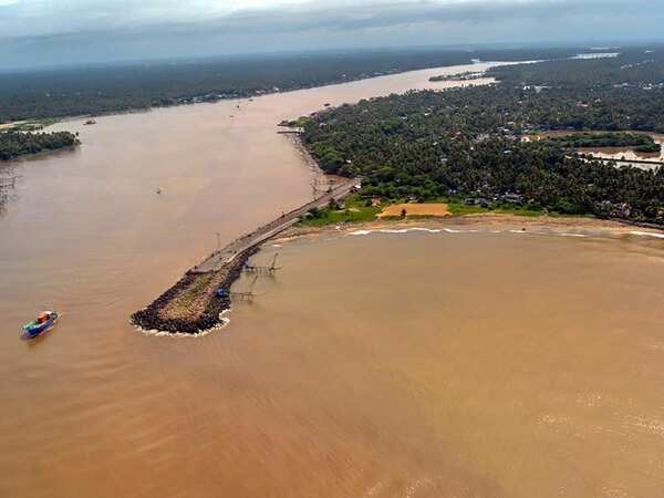 Centre announces immediate relief of additional Rs 100 crore for flood-hit Kerala