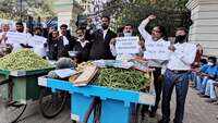 Bengaluru: Lawyers sell vegetables and pakodas, demand reopening of courts 