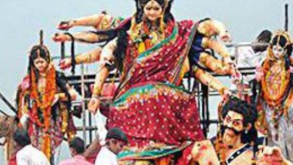 Rain fails to dampen spirit of devotees