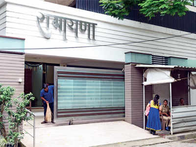 Mumbai: Juhu VIPs encroach pavements, active residents file police complaints