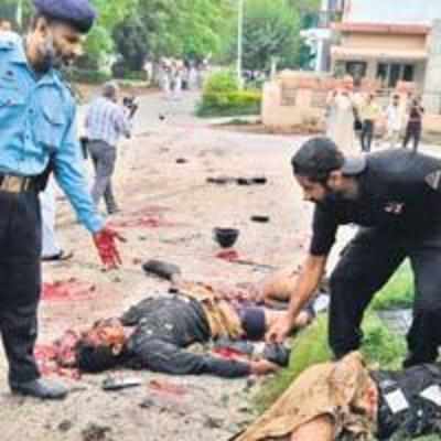 Explosion outside Lal Masjid kills 10