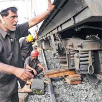 Thane derailment disrupts services during peak hours