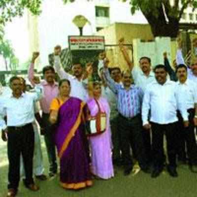 State govt employees go on a 24-hr strike