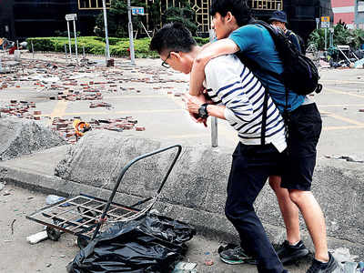 HK protesters defy warnings to surrender
