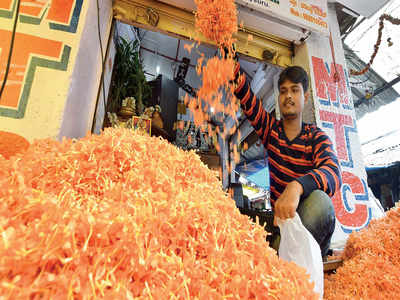A rosy day for the Bengaluru flower market