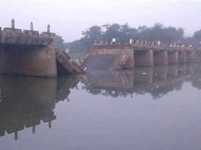 Bridge over Indrayani river in Maval collapses; major tragedy averted