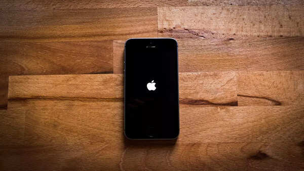 Tata CLiQ Sale : Iphone Price Drop For Discounts Upto 17% Off On iPhone 12, iPhone 11, Etc.
