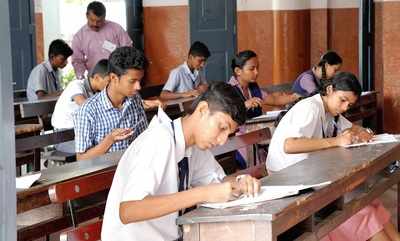 SSLC Kannada student answers English paper, breaks down