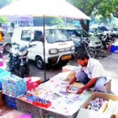 6 detained for selling crackers illegally on pavements