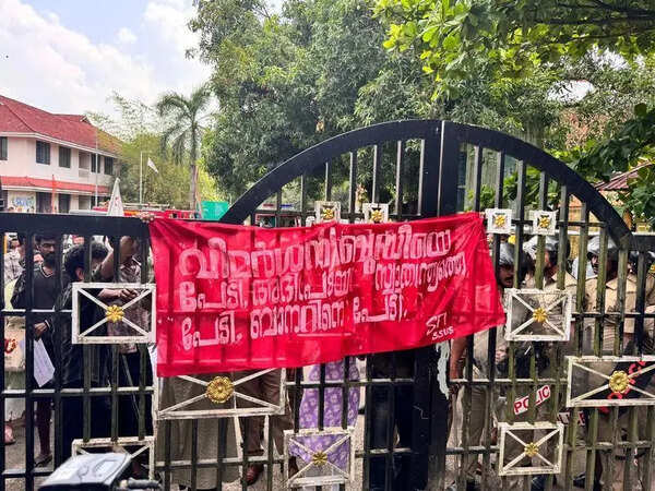 Protests at Sanskrit University over ‘mandate’ on Kerala governor’s visit