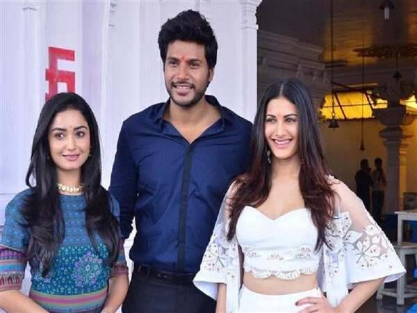 Trailer of Mahesh Babu's sister, Manjula's directorial debut starring Sundeep Kishan and Amyra Dastur will be attached to SPYDER's credits
