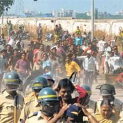 Grenades used on mob protesting demolition drive