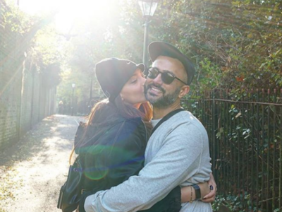 Anand Ahuja wishes wife Sonam Kapoor on their first wedding anniversary